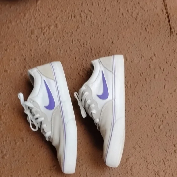 Nike Cream and Purple Sneakers - Picture 9 of 10